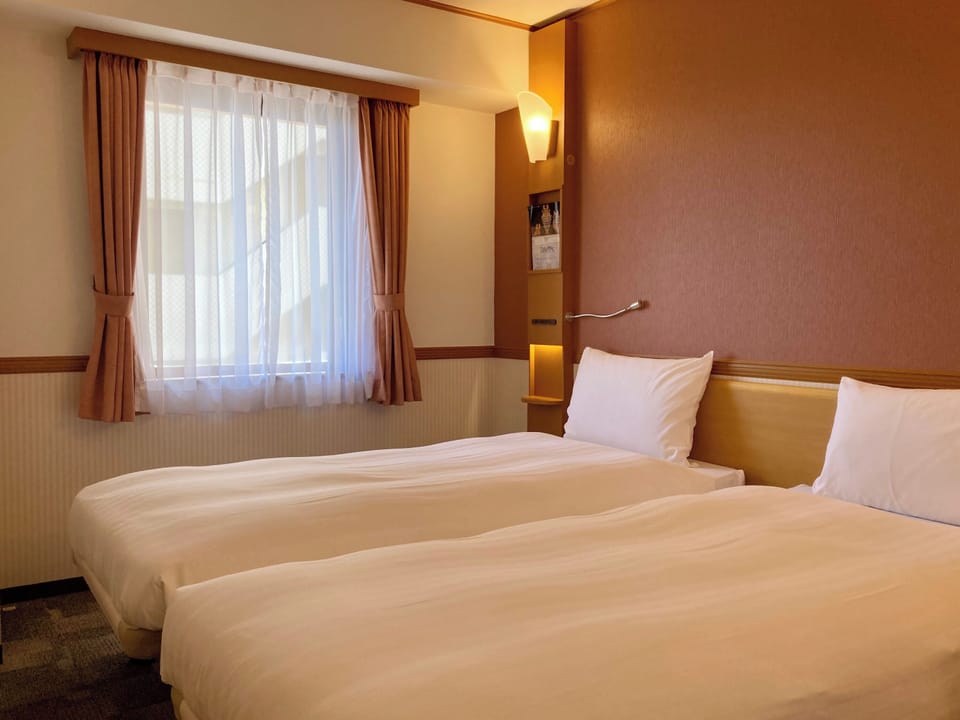Desk, laptop workspace, free WiFi, bed sheets