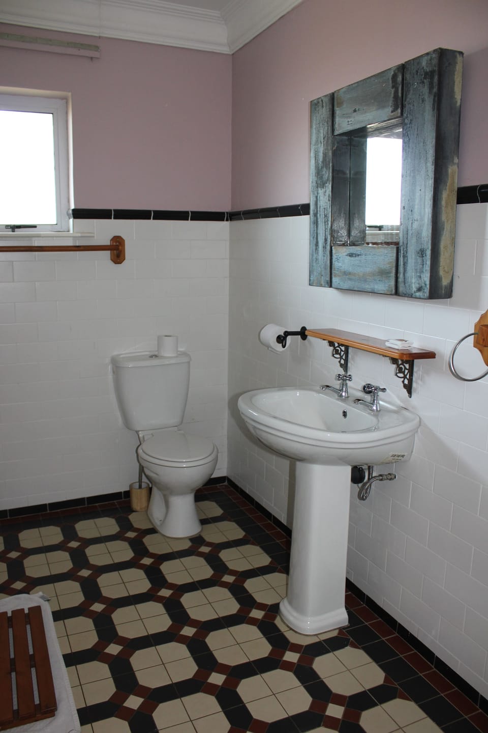 Deluxe Suite, 1 Bedroom, Garden View, Garden Area (Room 1) | Bathroom | Shower, free toiletries, hair dryer, towels