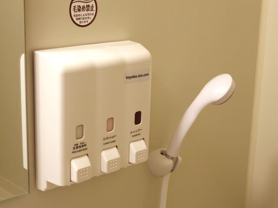 Combined shower/tub, deep soaking tub, free toiletries, hair dryer
