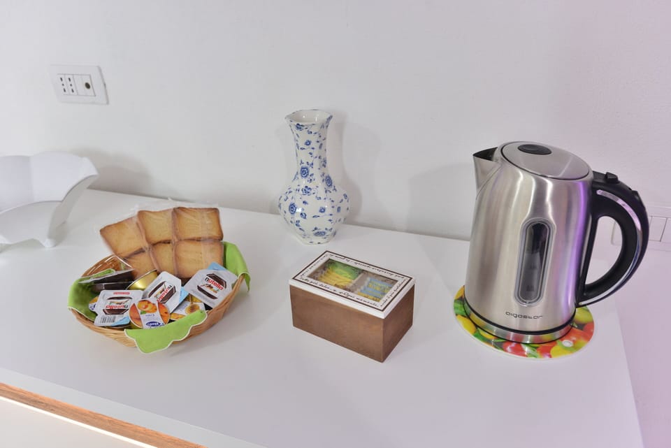 Apartment, 1 Bedroom | Private kitchen | Full-size fridge, microwave, oven, stovetop