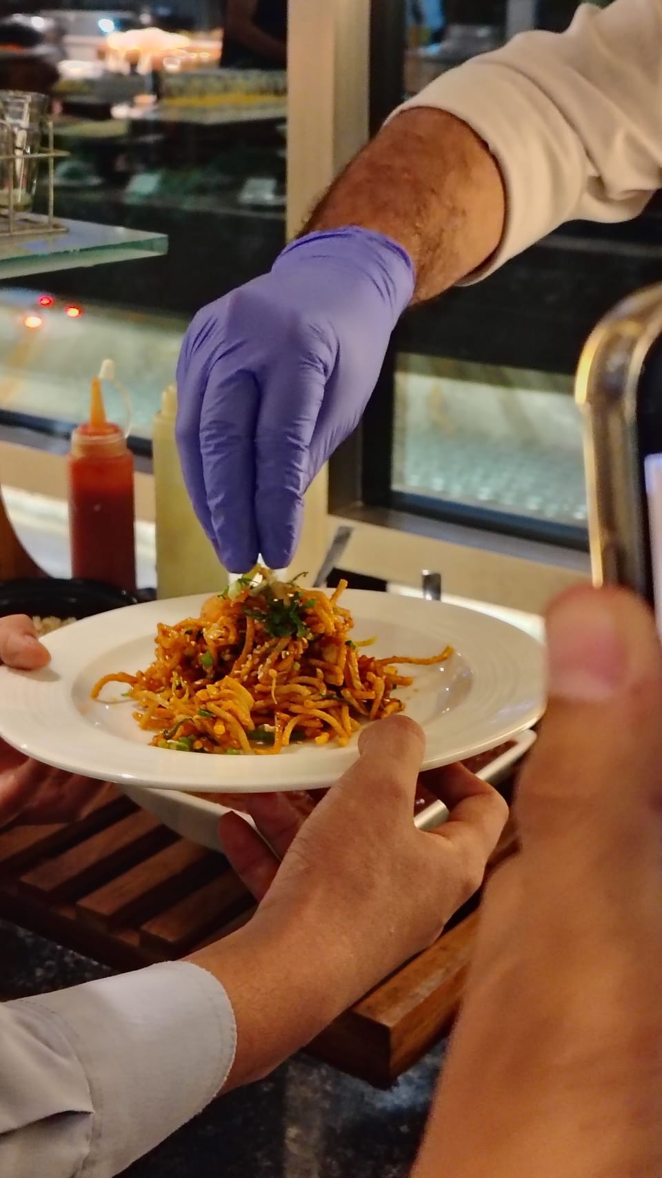2 restaurants; breakfast, lunch, dinner, and brunch served