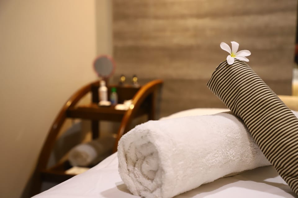 Couples treatment rooms, steam room, body treatments, body wraps