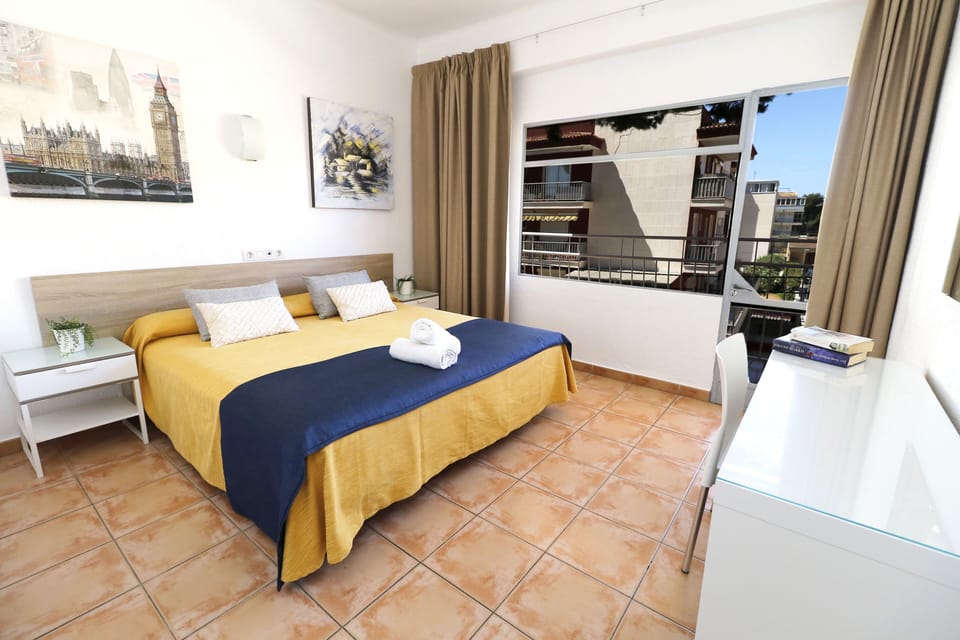 Twin Room, Balcony | Minibar, desk, blackout drapes, WiFi (free)