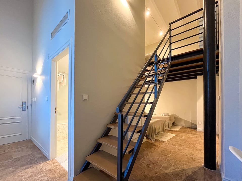 Family Room | In-room safe, desk, blackout drapes, soundproofing