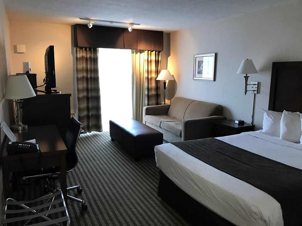 Executive Room | Blackout drapes, iron/ironing board, free WiFi, bed sheets