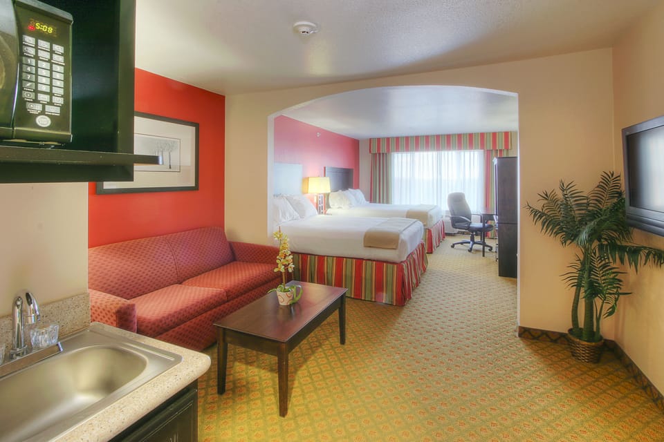Suite, 2 Queen Beds | Desk, iron/ironing board, rollaway beds, WiFi (free)