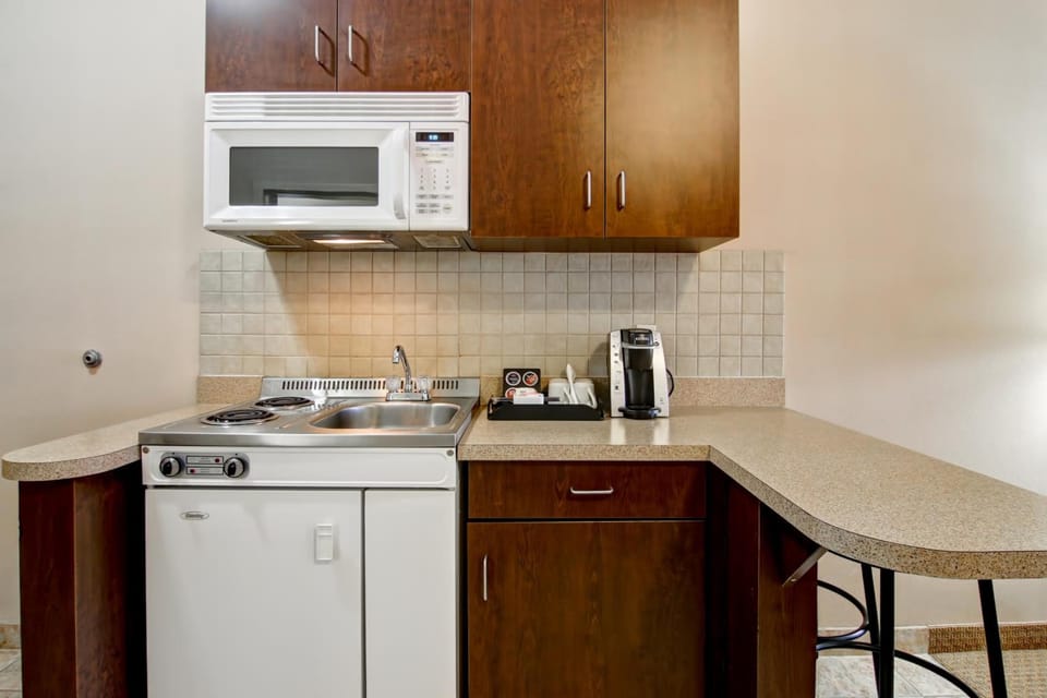Coffee/tea maker, mini-fridge, microwave