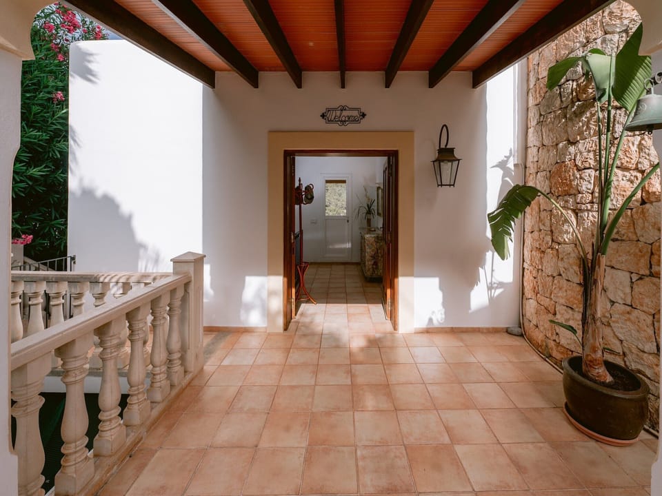 Entrance / Reception