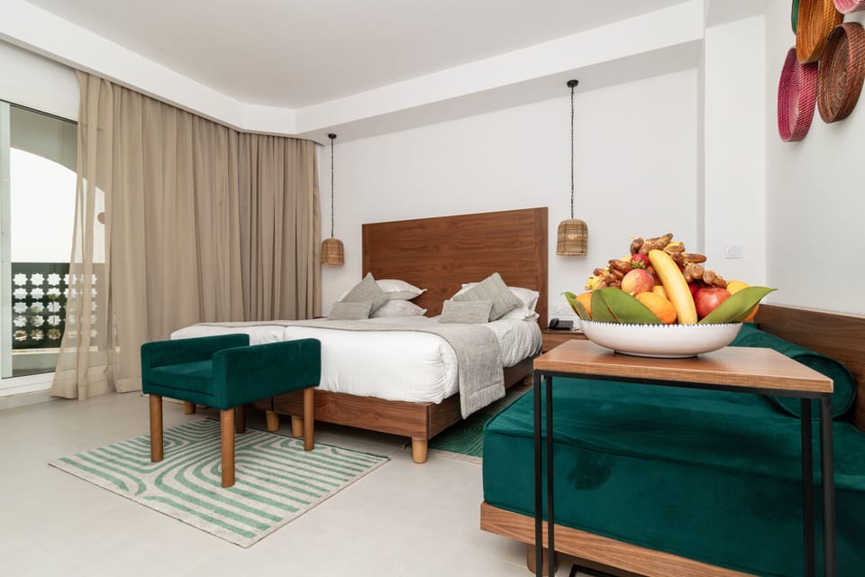 Minibar, in-room safe, laptop workspace, blackout drapes