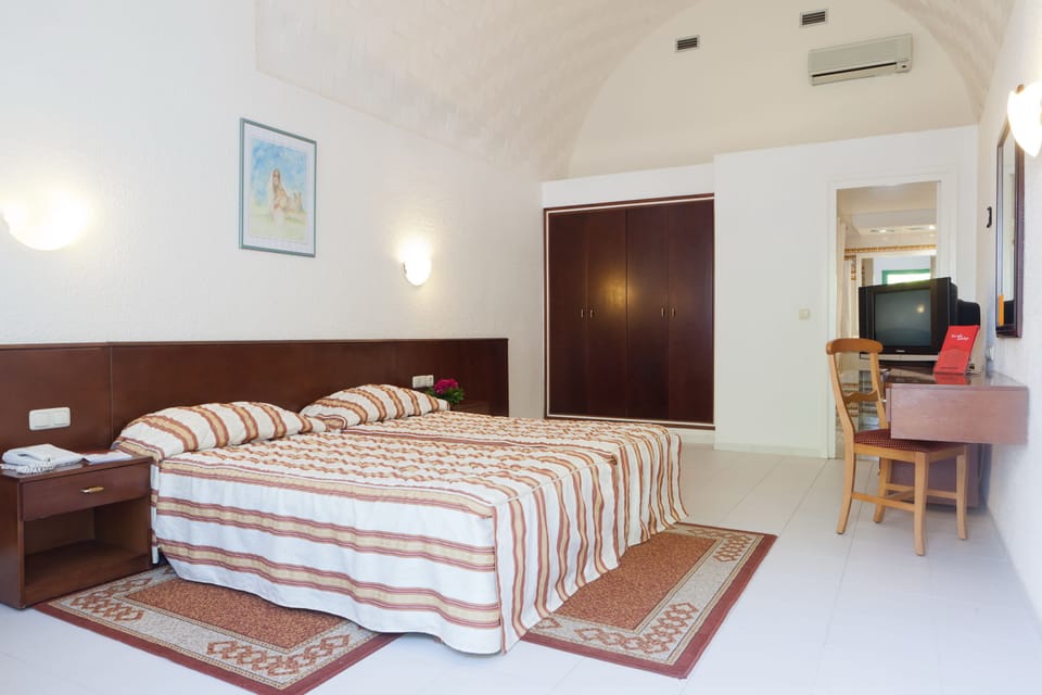 Minibar, in-room safe, blackout drapes, soundproofing