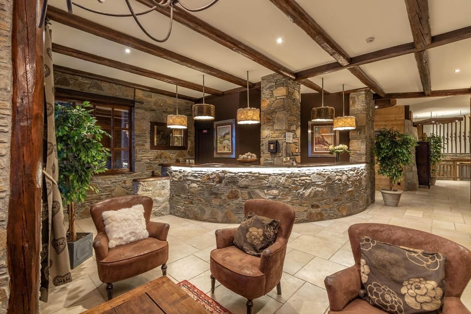 Entrance / Reception