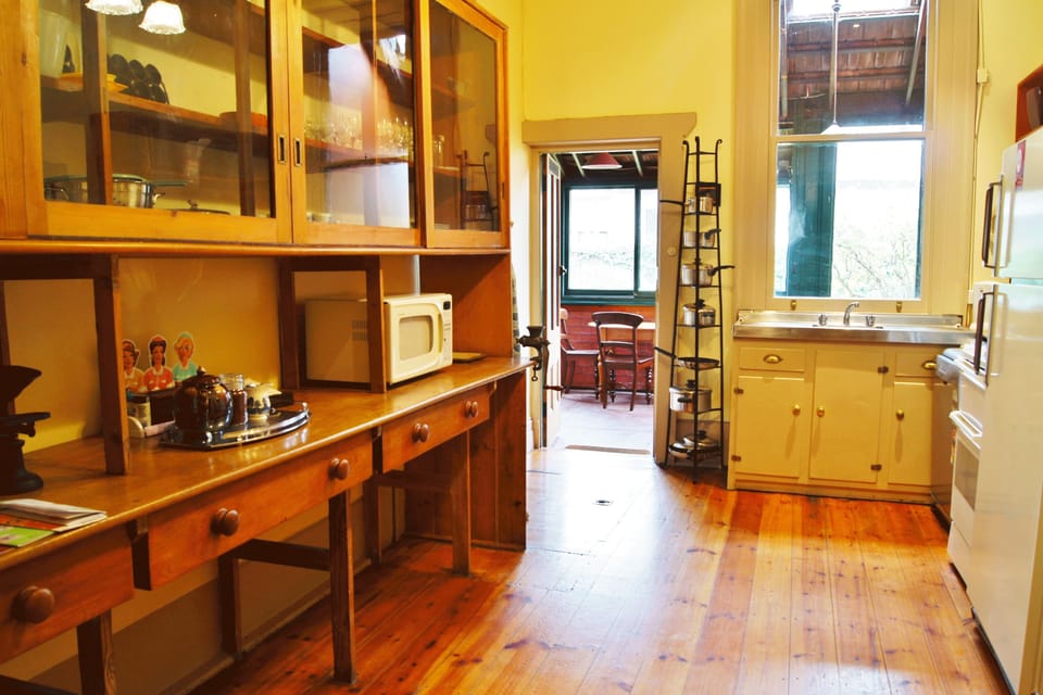 Classic Apartment, 2 Bedrooms (Butlers) | Private kitchen | Full-size fridge, microwave, oven, stovetop