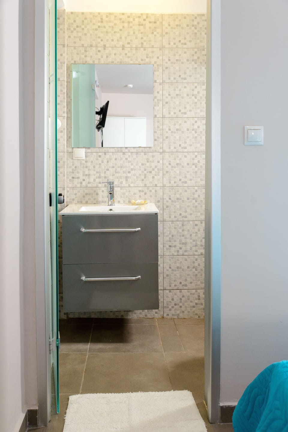 Bathroom sink