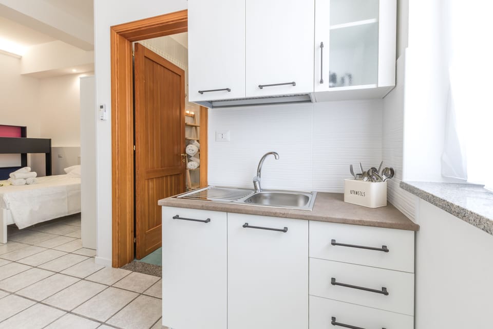 Studio Suite, Accessible | Premium bedding, soundproofing, iron/ironing board, free WiFi
