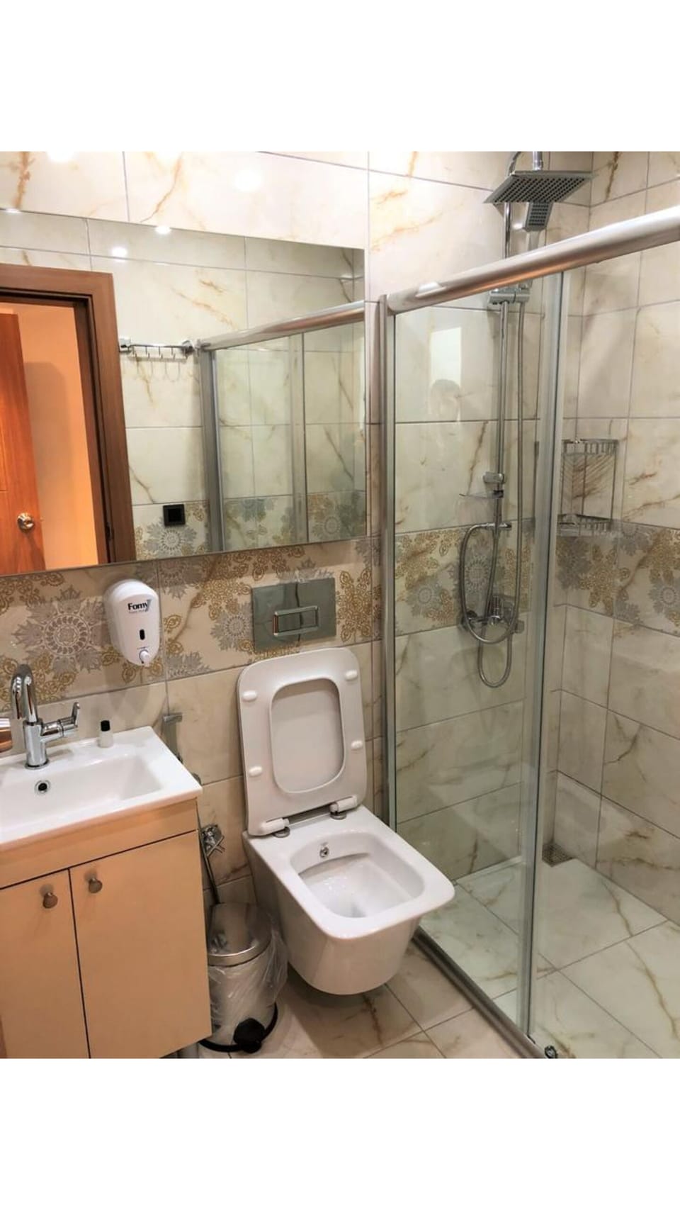 Deluxe Triple Room with Mountain View | Bathroom | Shower, hair dryer, slippers, towels