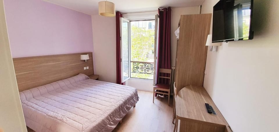 Minibar, desk, free cribs/infant beds, free WiFi