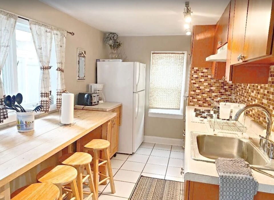 Cottage, 5 Bedrooms | Private kitchen | Fridge, microwave, stovetop, coffee/tea maker