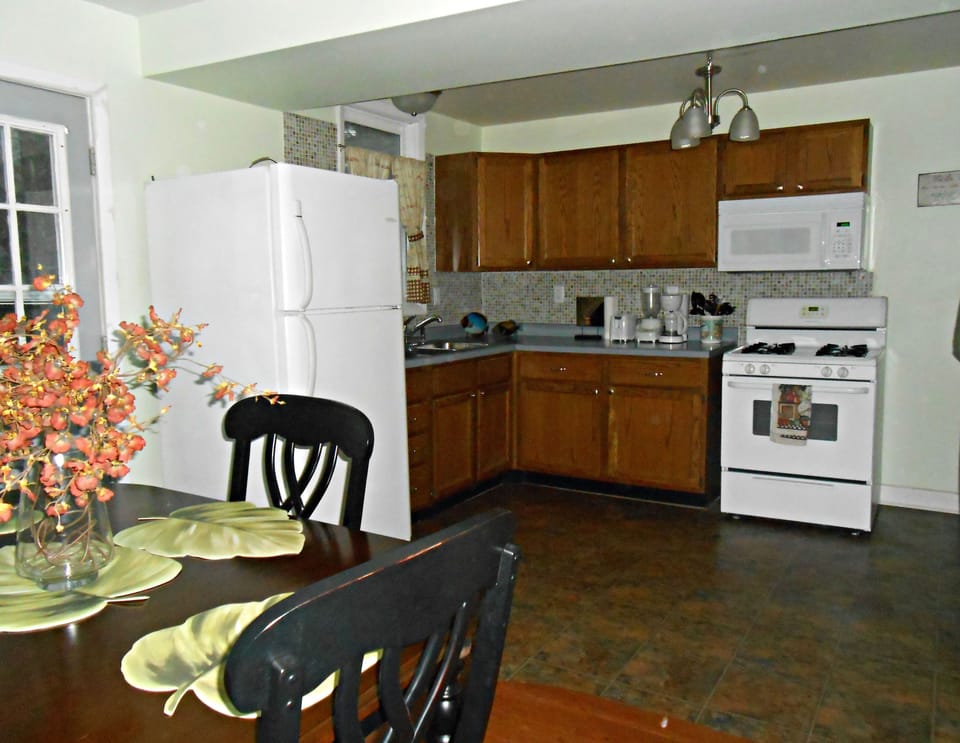 Cottage, 5 Bedrooms | Private kitchen | Fridge, microwave, stovetop, coffee/tea maker