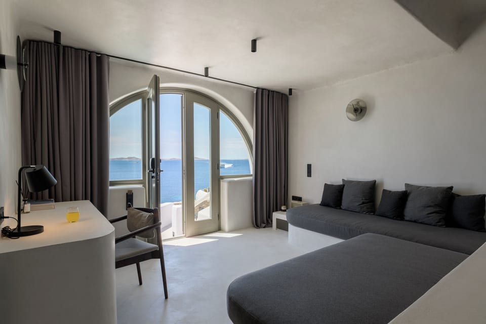 Front Sea View Suite (Outdoor Mini Plunge Pool) | Egyptian cotton sheets, premium bedding, minibar, in-room safe