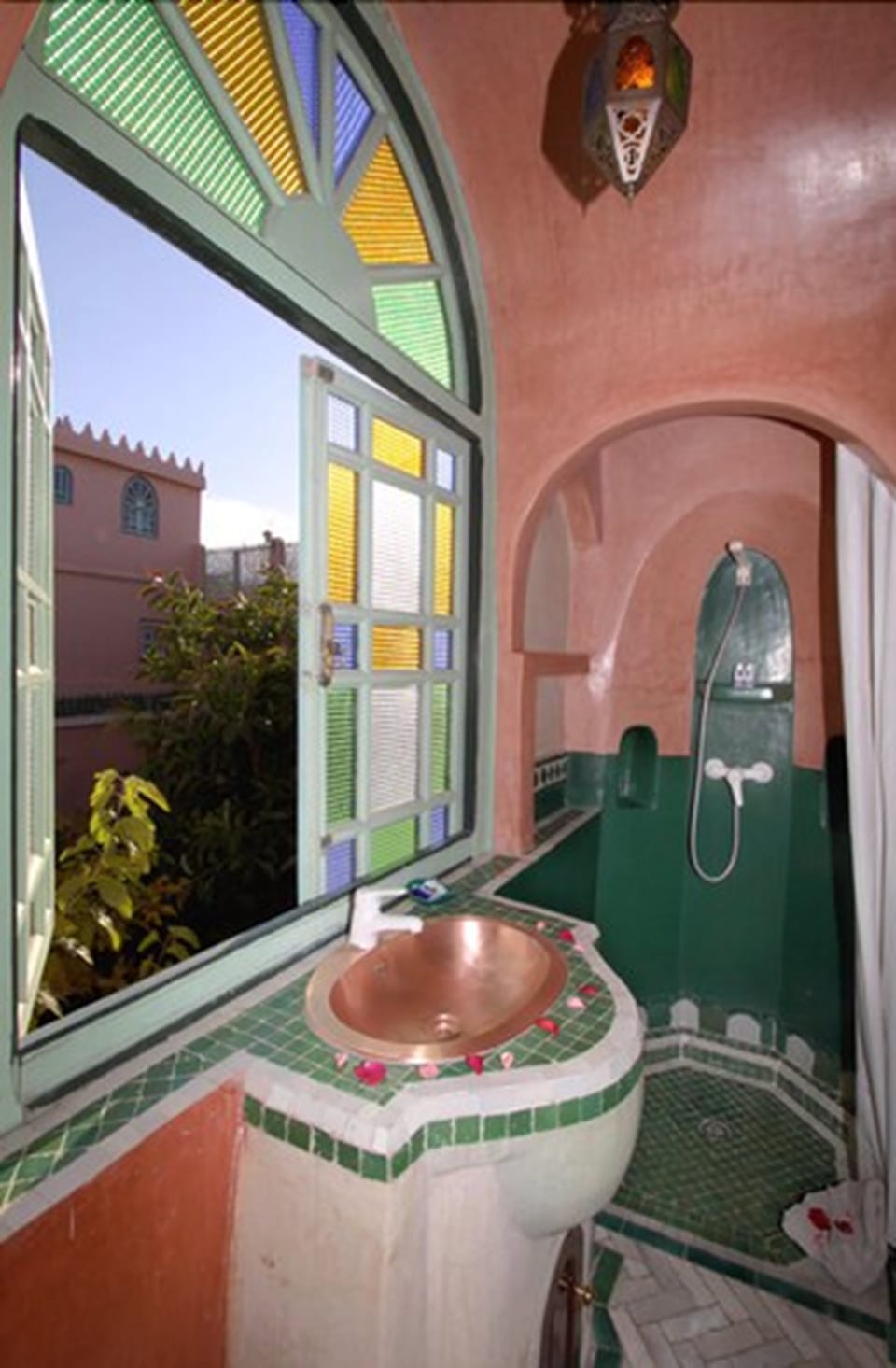 Privilege room | Bathroom | Shower, free toiletries, hair dryer, towels