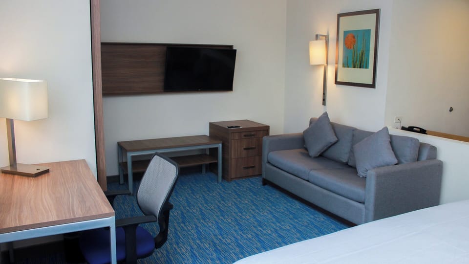 Junior Suite, 1 King Bed | In-room safe, desk, iron/ironing board, free cribs/infant beds