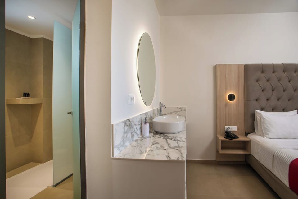 Junior Suite, Private Pool, Pool View | Premium bedding, memory foam beds, in-room safe, soundproofing