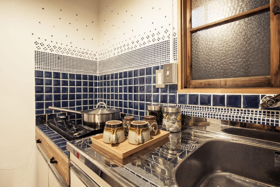 Traditional House, 5 Bedrooms, Non Smoking | Private kitchenette | Fridge, microwave, stovetop, coffee/tea maker