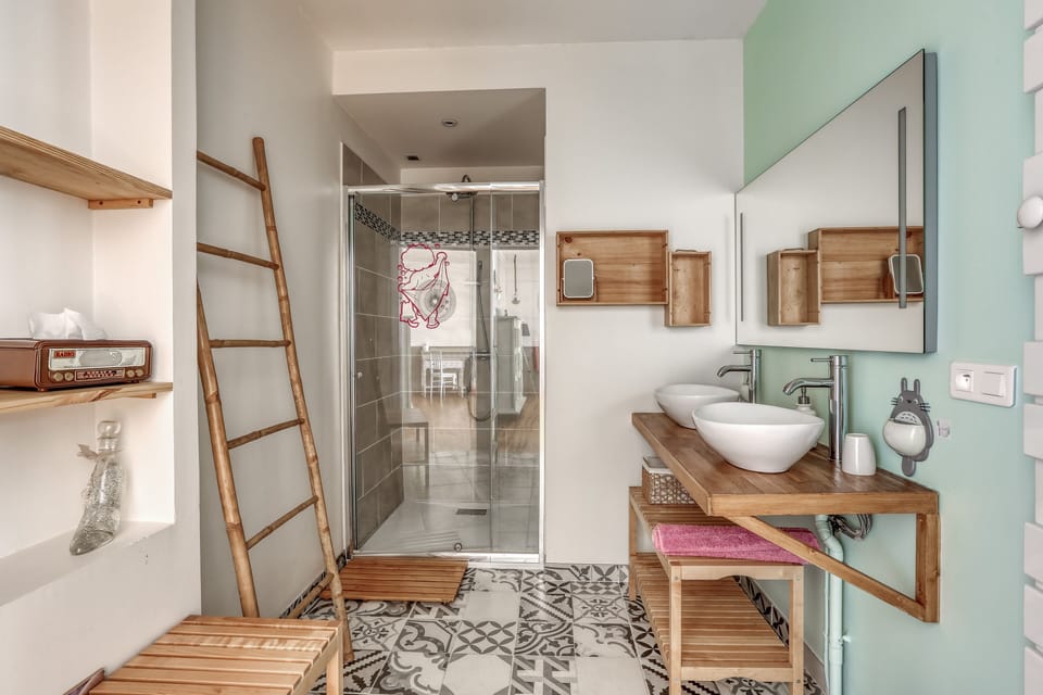 Deluxe Double Room, 1 Queen Bed, Non Smoking, Garden View | Bathroom | Free toiletries, hair dryer, slippers, towels