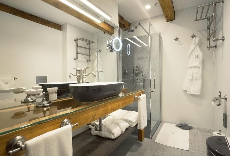 Shower, free toiletries, hair dryer, bathrobes