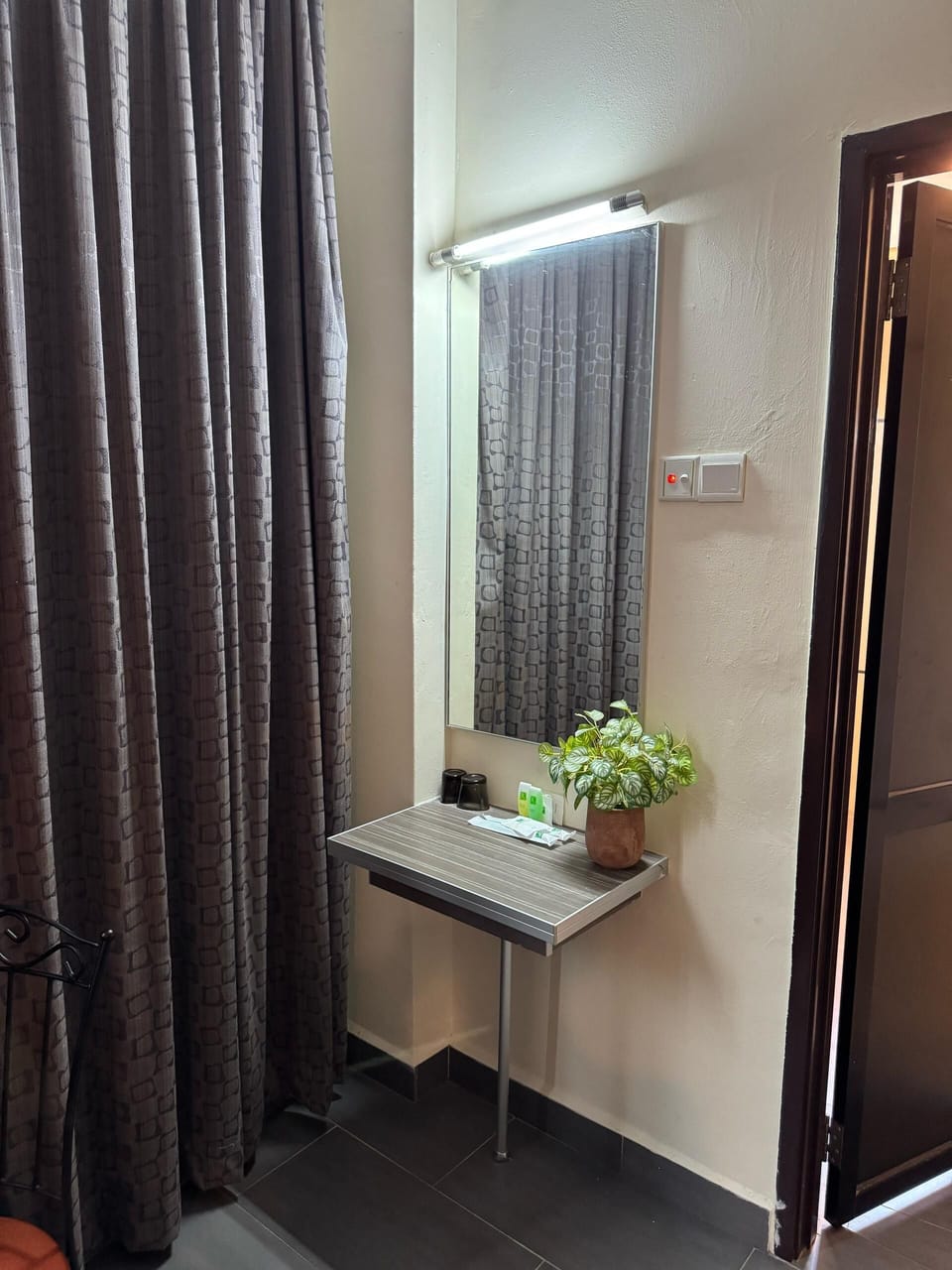 Superior King Room | In-room safe, desk, iron/ironing board (on request)