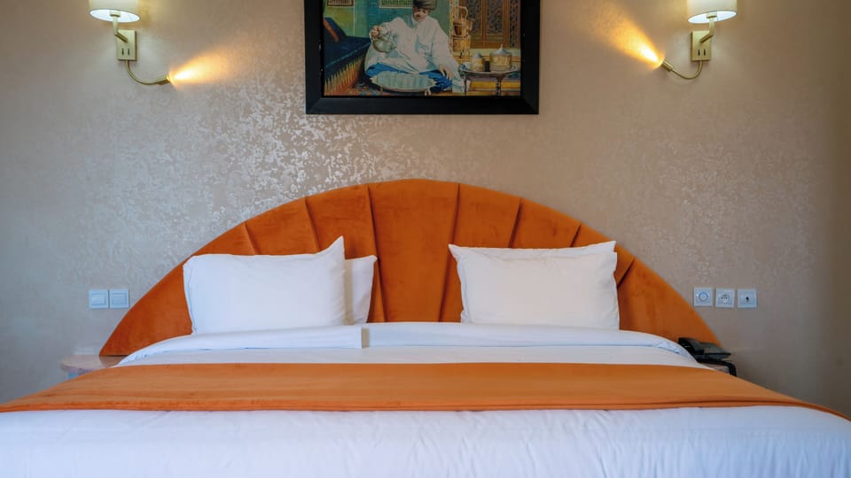 Senior Studio | 1 bedroom, Egyptian cotton sheets, premium bedding, in-room safe
