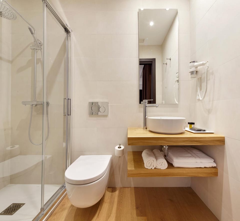 Shower, towels