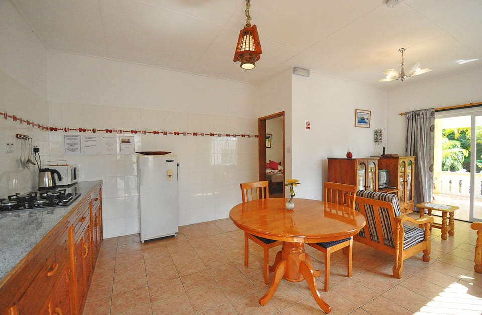 Apartment, 1 Bedroom | Living area | 39-inch LCD TV with cable channels, TV