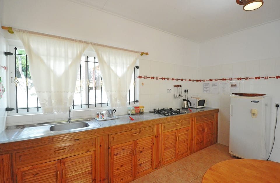 Apartment, 1 Bedroom | Private kitchen | Full-size fridge, microwave, oven, electric kettle
