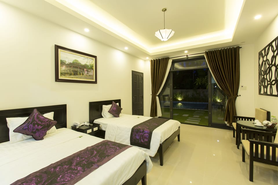 Family Room (2 King Beds) | Living room | 32-inch LCD TV with cable channels, TV