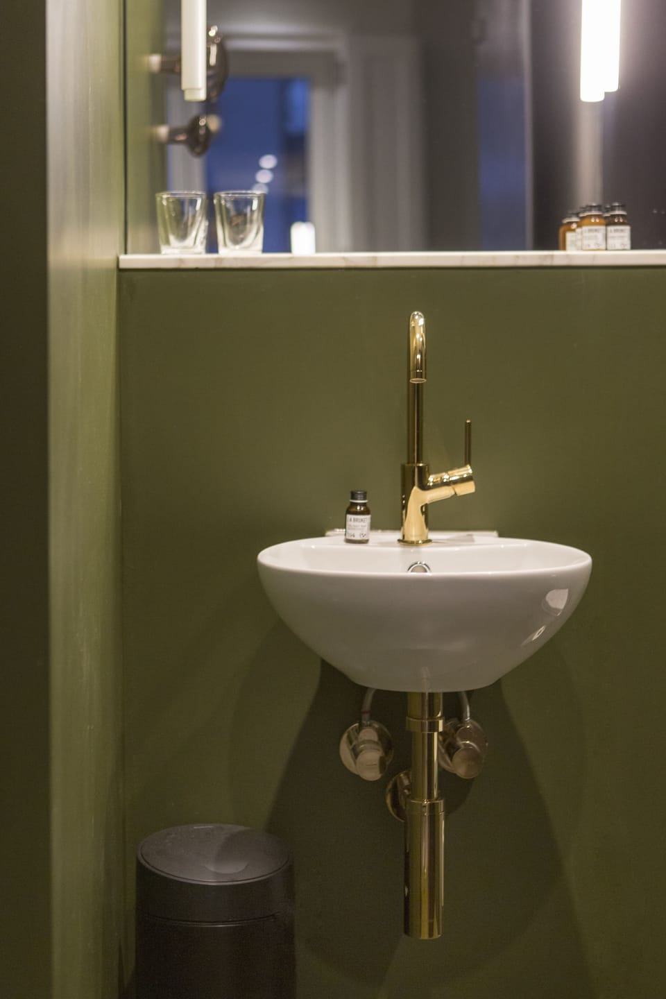 City Single Room, 1 Queen Bed, Non Smoking | Bathroom sink