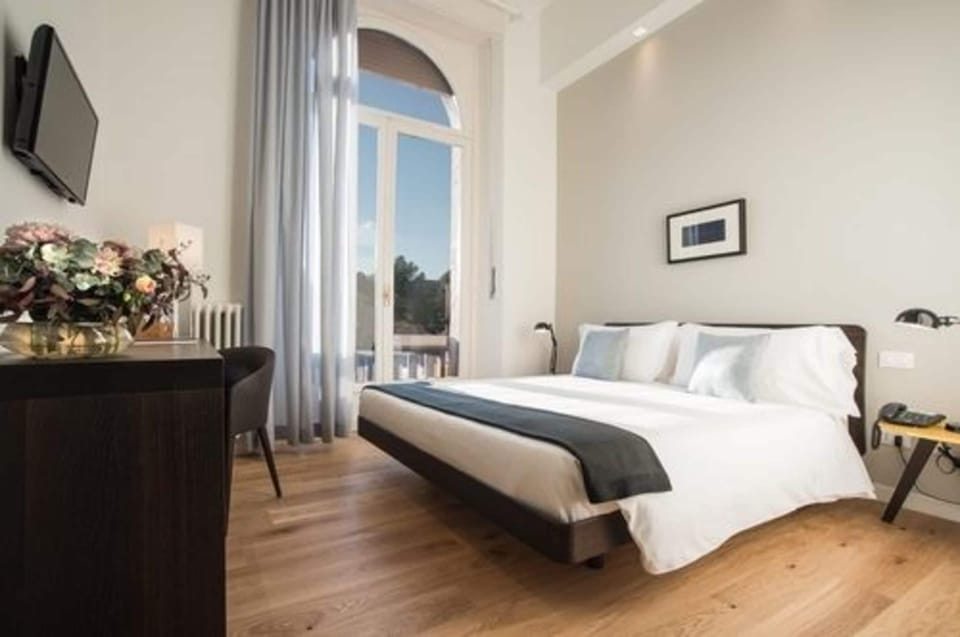 Double Room, 1 Double Bed | In-room safe, desk, blackout drapes, free WiFi