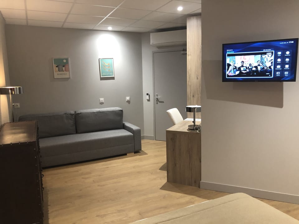 Family Triple Room, Accessible | Desk, laptop workspace, blackout drapes, soundproofing