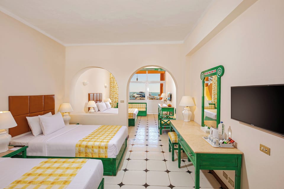 Junior Suite, Sea View | Minibar, blackout drapes, bed sheets