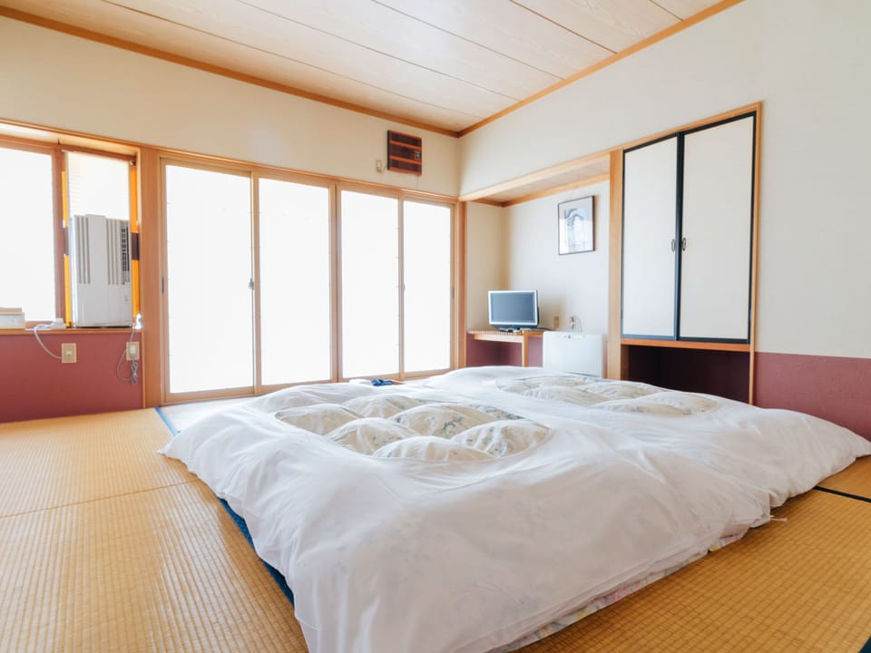 WiFi (free), bed sheets