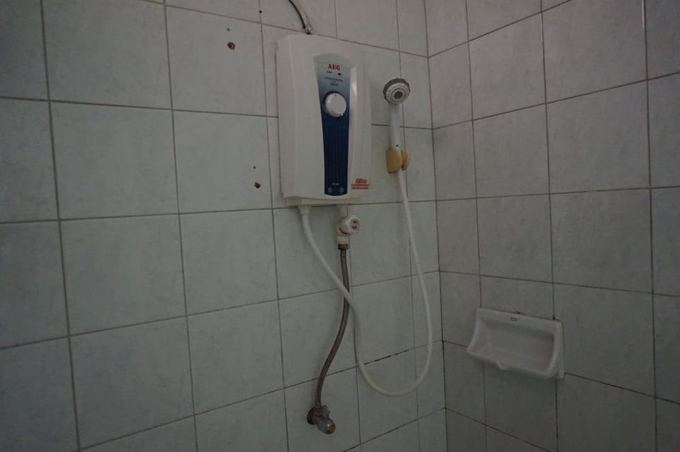 Standard Room | Bathroom shower