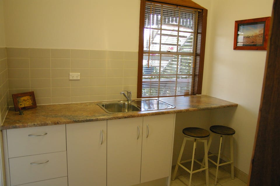 Sunset Suite Queen | Private kitchenette | Coffee/tea maker, fridge, microwave, electric kettle
