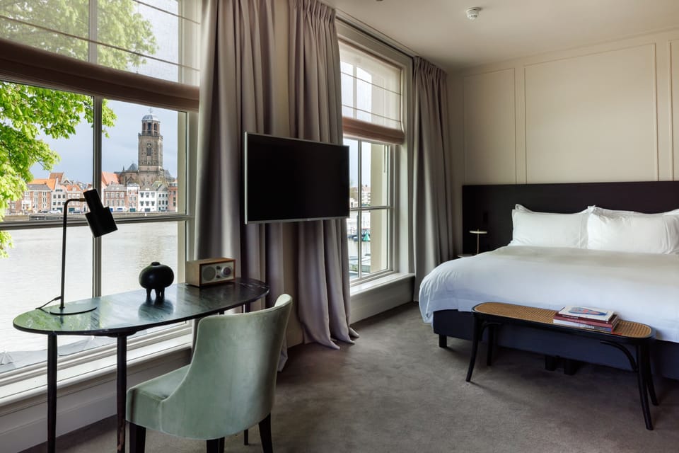 Junior Suite | 1 bedroom, hypo-allergenic bedding, minibar, in-room safe