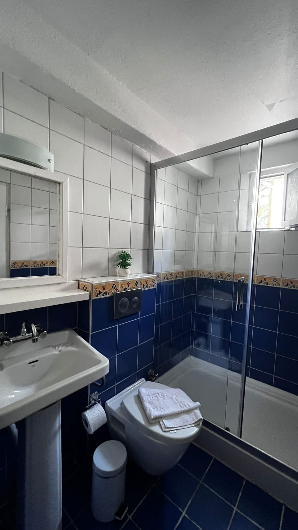 Deluxe Triple Room, Multiple Beds | Bathroom | Rainfall showerhead, free toiletries, hair dryer, slippers