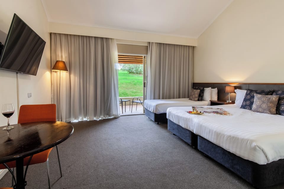 Studio (Harrigan's) | Minibar, desk, iron/ironing board, cribs (surcharge)