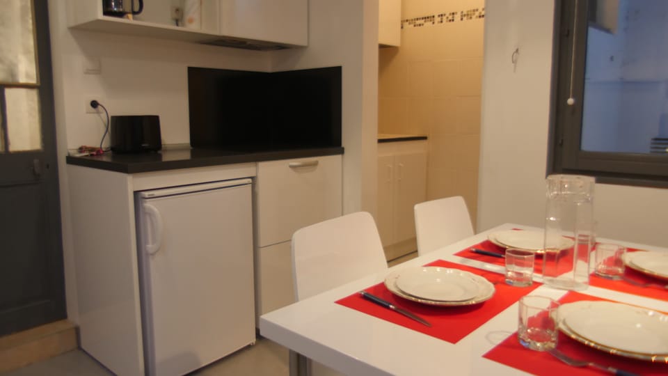Studio | In-room dining