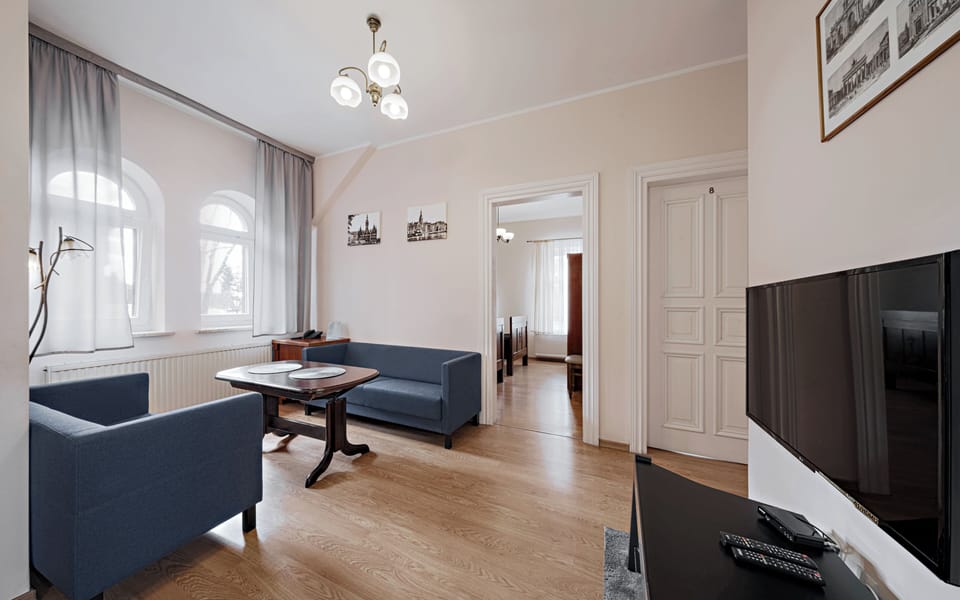 Miller's Apartment | In-room safe, desk, iron/ironing board, free WiFi