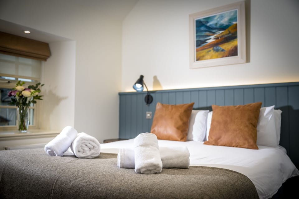 Family Suite, 2 Bedrooms | Iron/ironing board, free WiFi, bed sheets