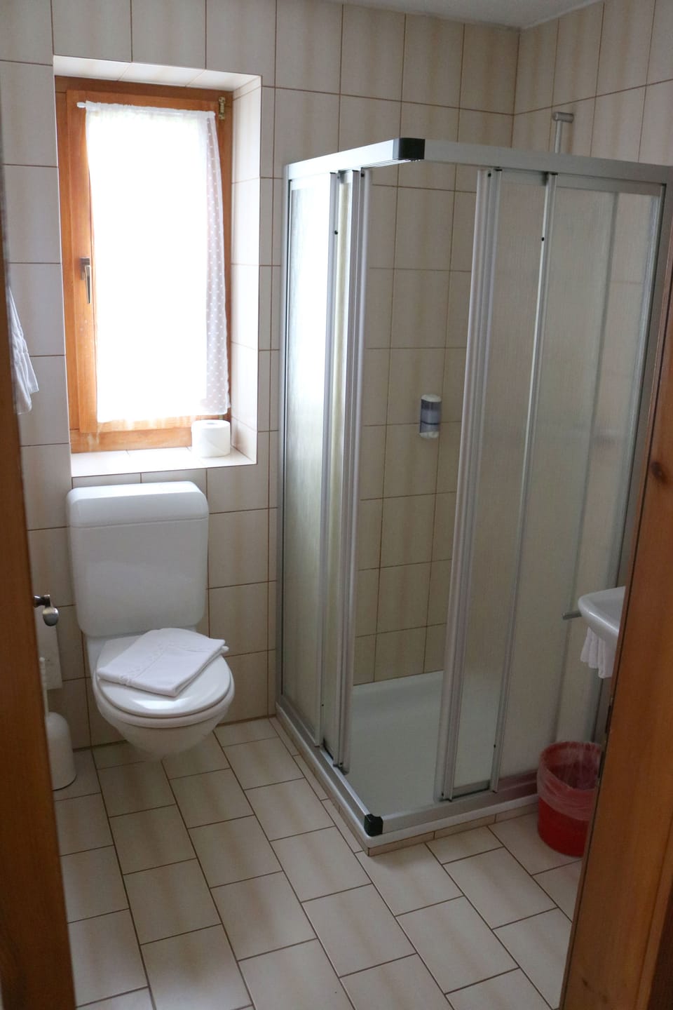 Economy Double Room, 1 Bedroom, Mountain View | Bathroom | Shower, towels