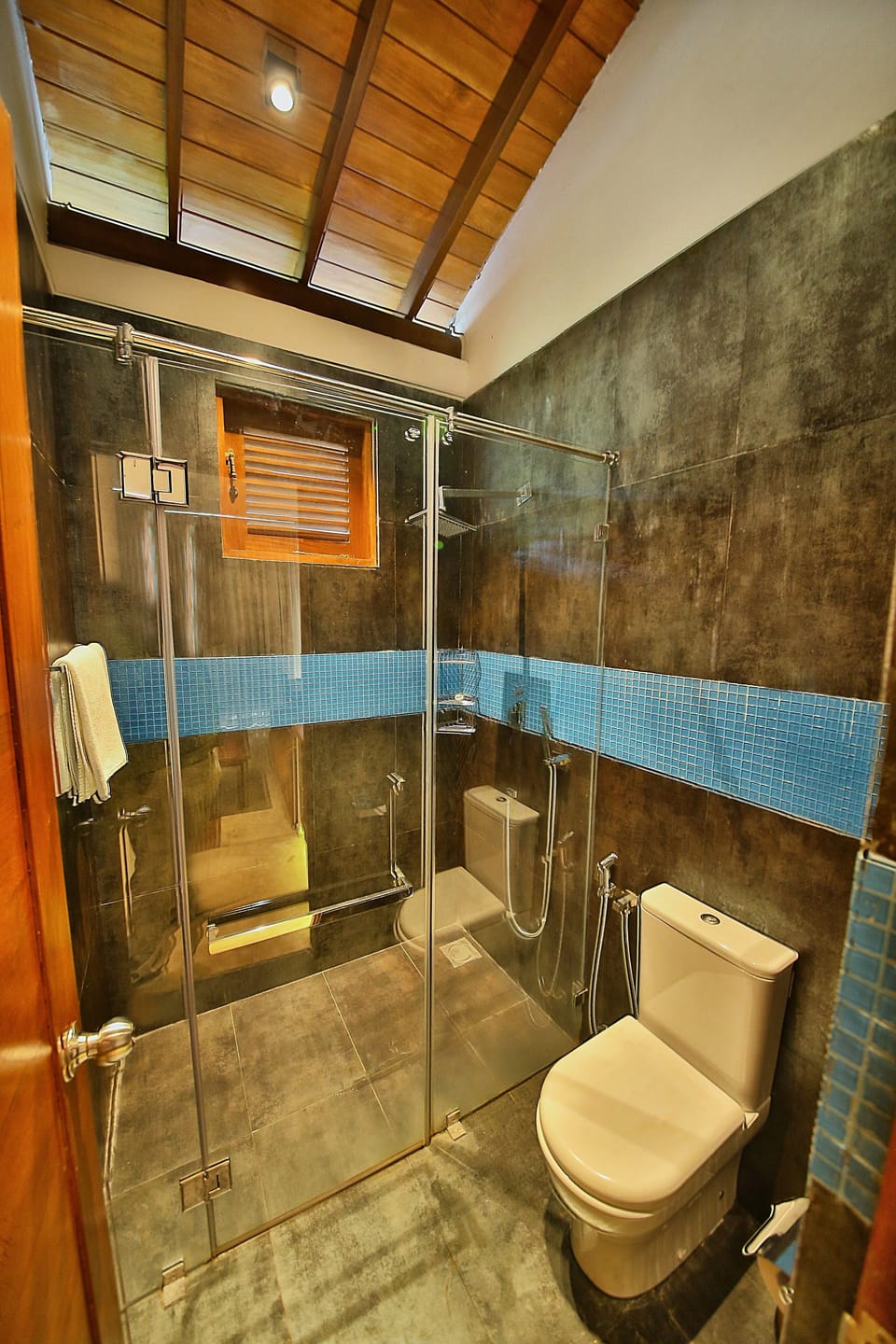 Deluxe Room - 15% off on Spa Treatments | Bathroom | Free toiletries, hair dryer, bathrobes, slippers